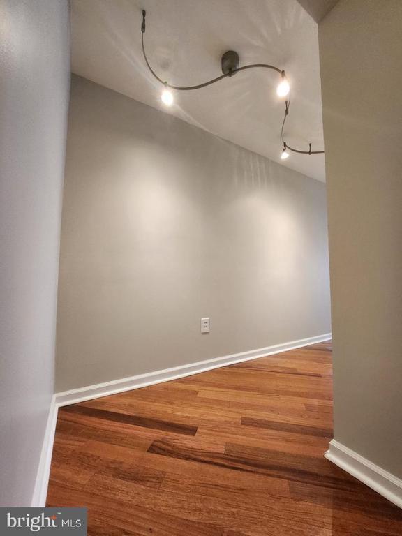 Foto del edificio - 10 W All Saints St