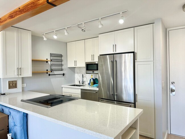 Foto del edificio - Upgraded 1 bedroom in Waikiki!