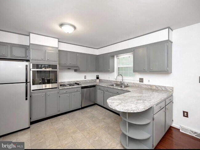 Building Photo - 130 Falmouth Dr