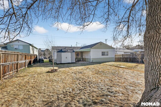 Building Photo - 1343 S Irving St