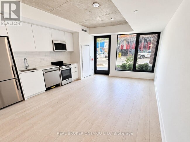 Building Photo - 410 Keele St