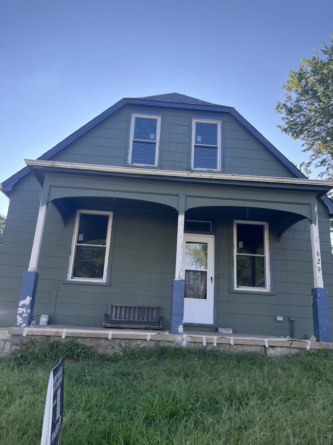 Building Photo - 629 Elm St
