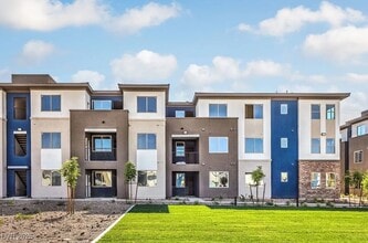 Building Photo - 4555 Camino Al Norte