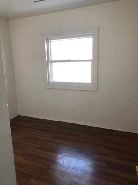 Foto del edificio - 5641 E 13th Pl