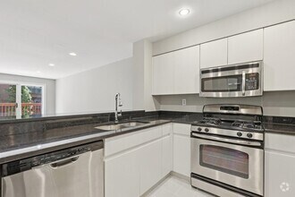 Building Photo - 302 Nelson Ct