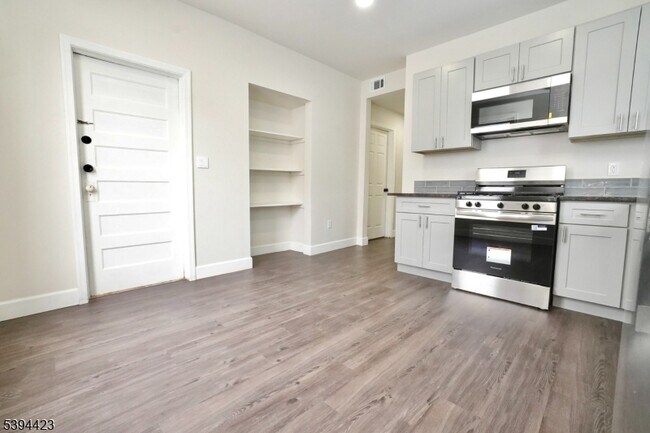 Foto del edificio - 282 Woodside Ave