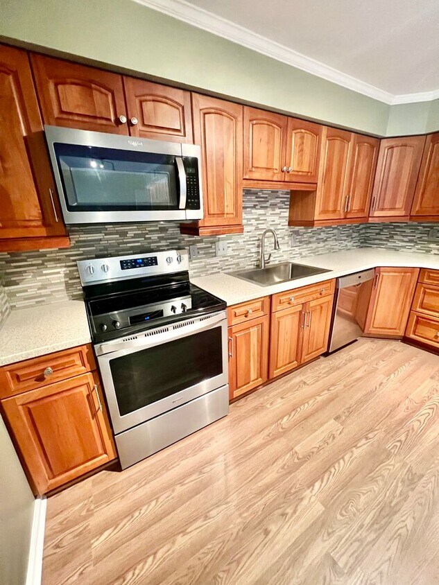 Huge Donelson Condo in a great location! 2... House Rental in