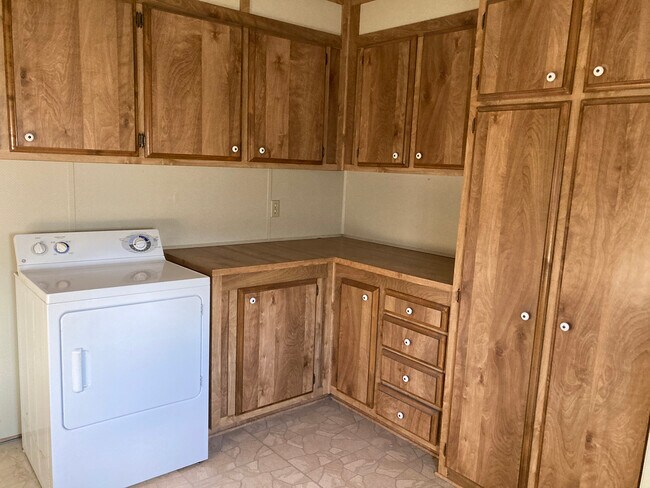 Foto del edificio - 1354 Jasmine Way