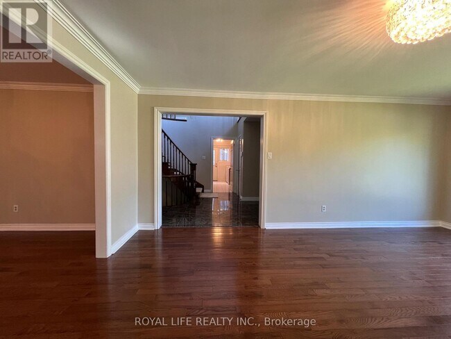 Building Photo - 10 Saddletree Dr