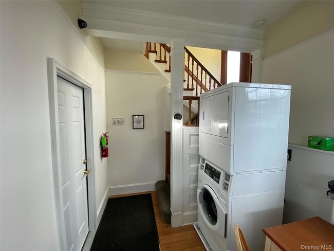 Building Photo - 178 N Broadway