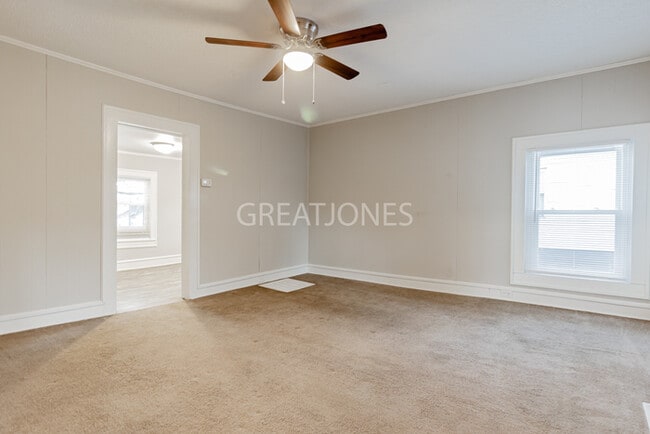 Building Photo - 204 Woodside Ave