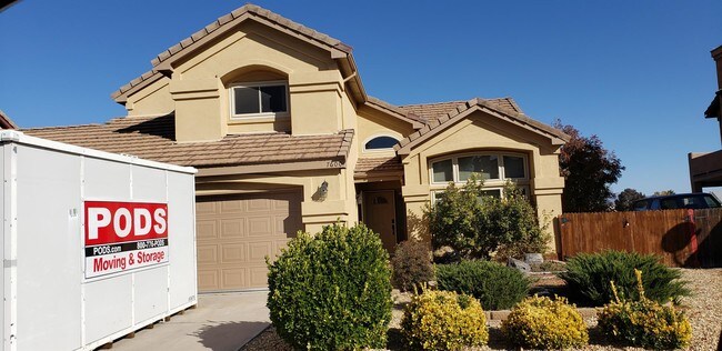 Foto del edificio - 7600 Sunrose Dr NW