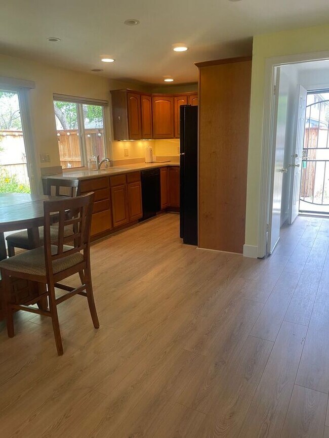 Foto del edificio - Cute 2 Bedroom Condo in Great Sparks location