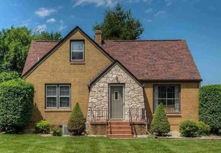 Building Photo - 3103 Spring St