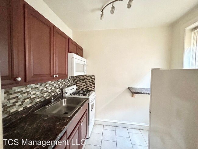 Building Photo - Studio, 1 bath House - 1307 Spruce St