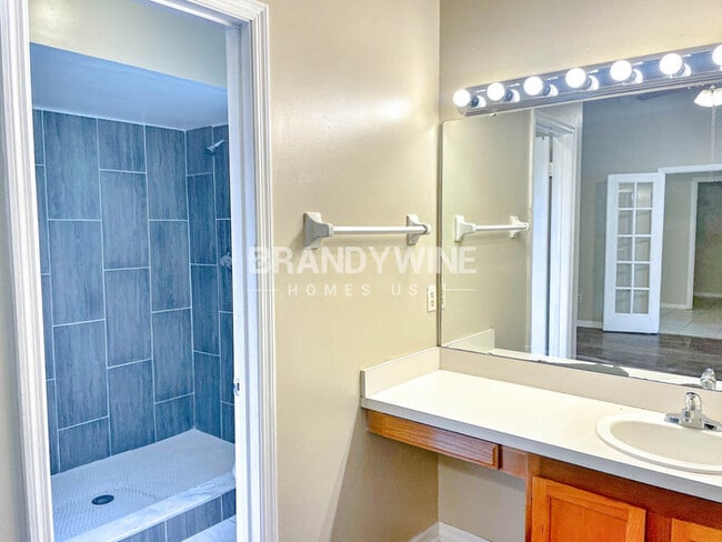 Foto del edificio - **1 MONTH FREE**  CALL TODAY!