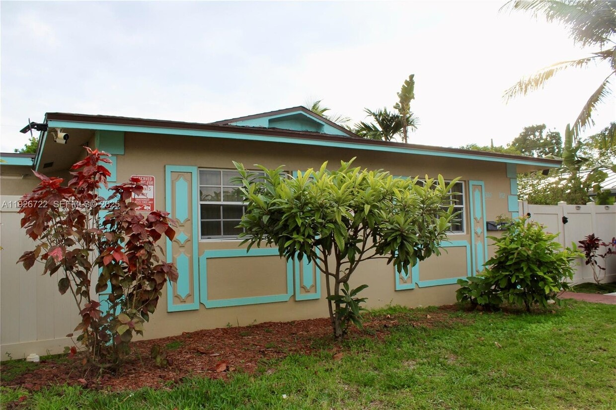 Primary Photo - 300 SW 8th St