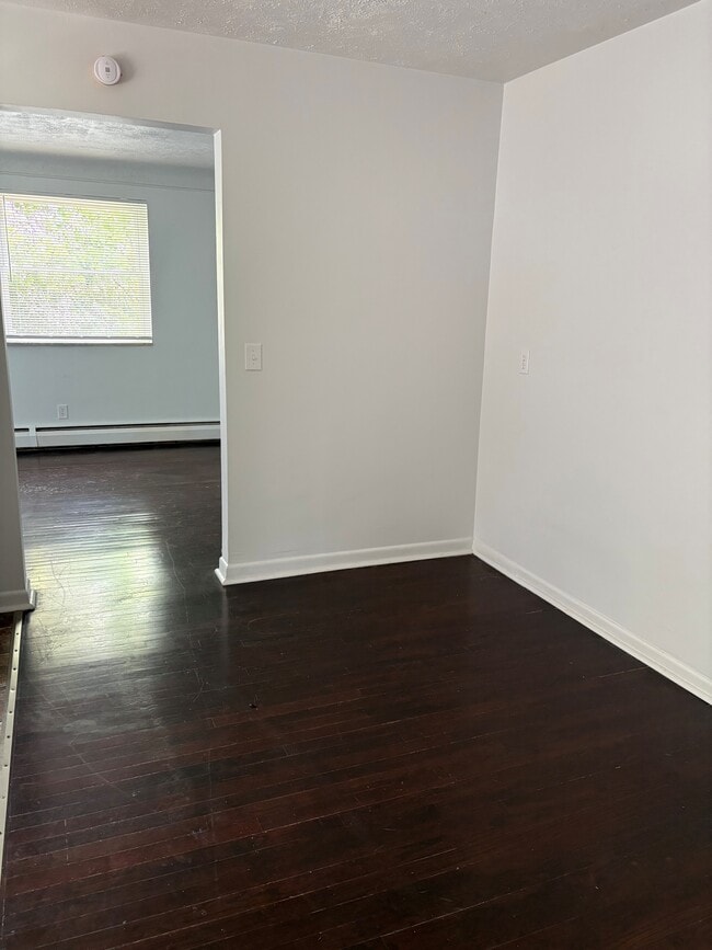 Building Photo - 2601 Chesterfield Ct