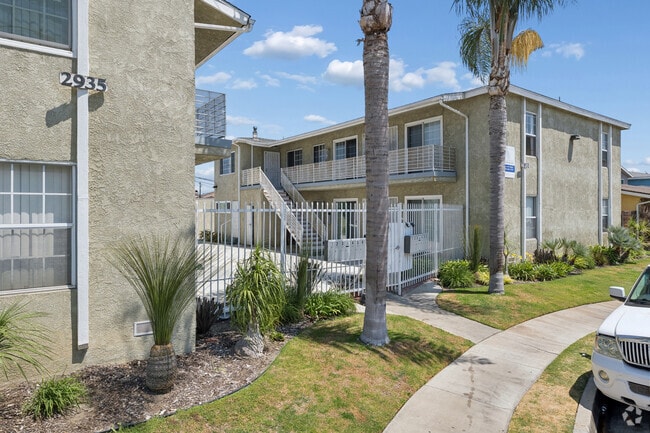 Building Photo - 2931 W. 141st Place