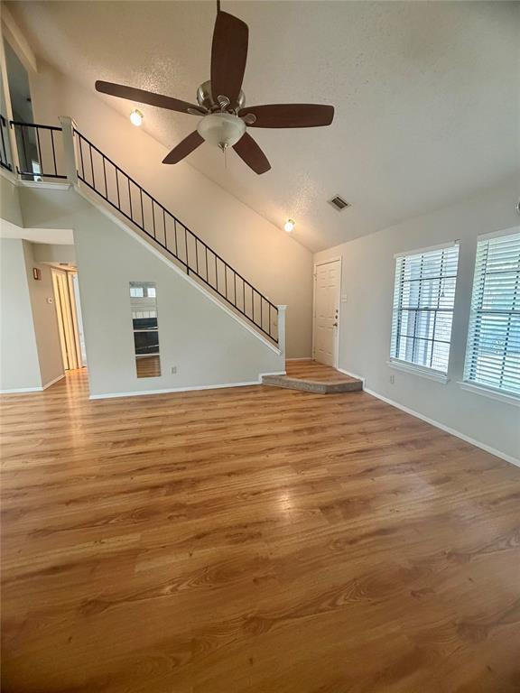 Foto del edificio - 1707 Honeysuckle Ln