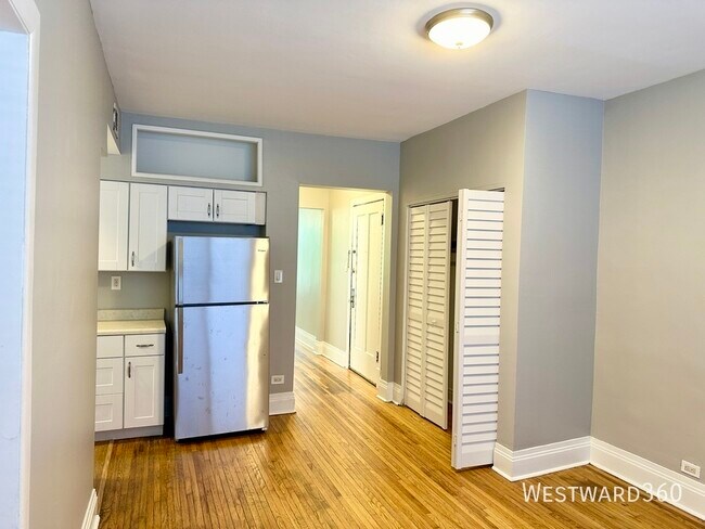 Foto del edificio - 1769 W Greenleaf Ave