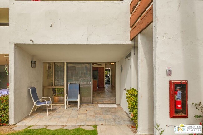 Building Photo - 1655 E Palm Canyon Dr