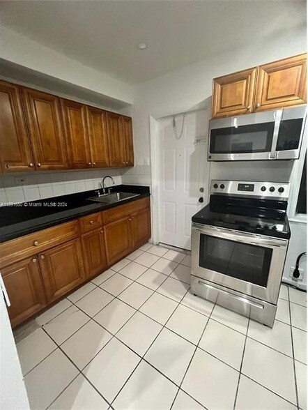 Foto del edificio - 11203 NW 12th Ave