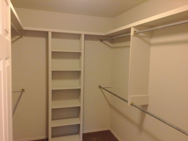 Building Photo - 13 Windtree Park