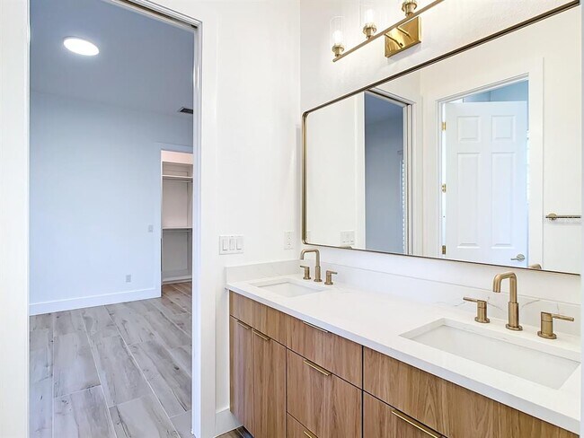 Foto del edificio - 6449 Cartmel Ln