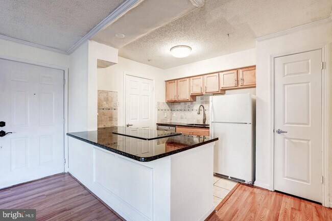 Building Photo - 1533 Lincoln Way