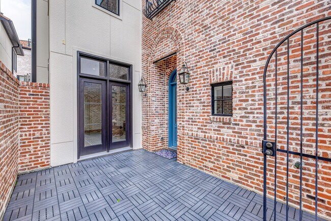 Foto del edificio - 7546 Awty School Ln