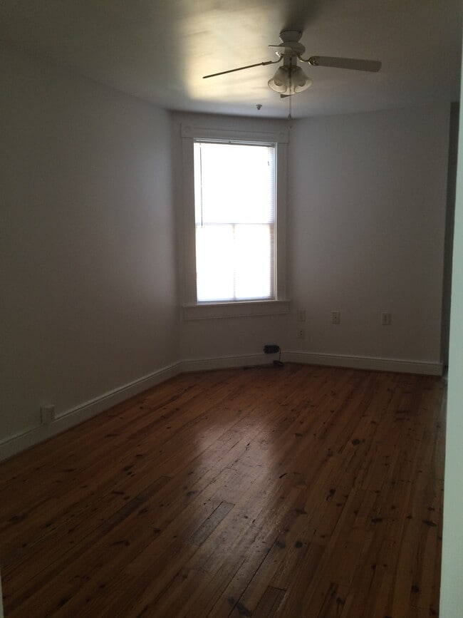 Building Photo - 821 Bowe St