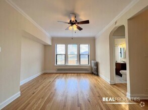 Building Photo - 4614 N Paulina St
