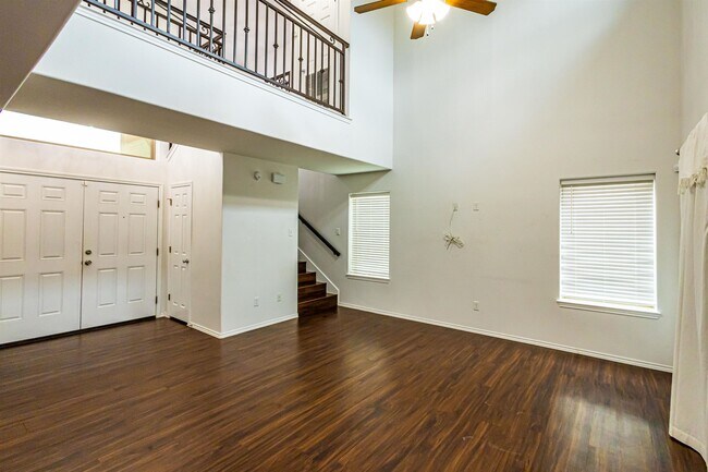 Foto del edificio - 5520 Stallion Ln