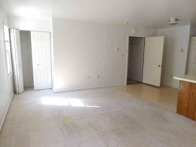 Building Photo - 73 Westpointe Dr