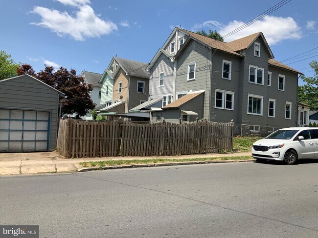 Building Photo - 290 Shadeland Ave