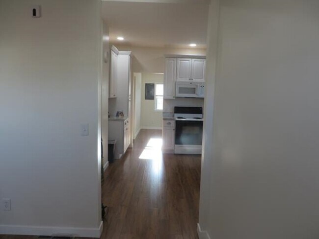 Living room opens to kitchen - 509 Market St