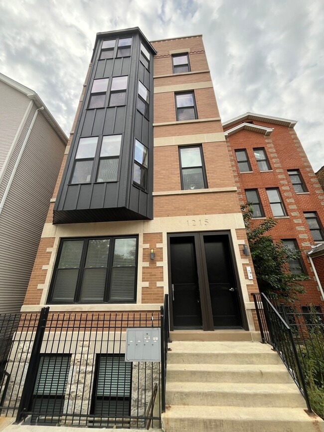Building Photo - 1215 W Erie St