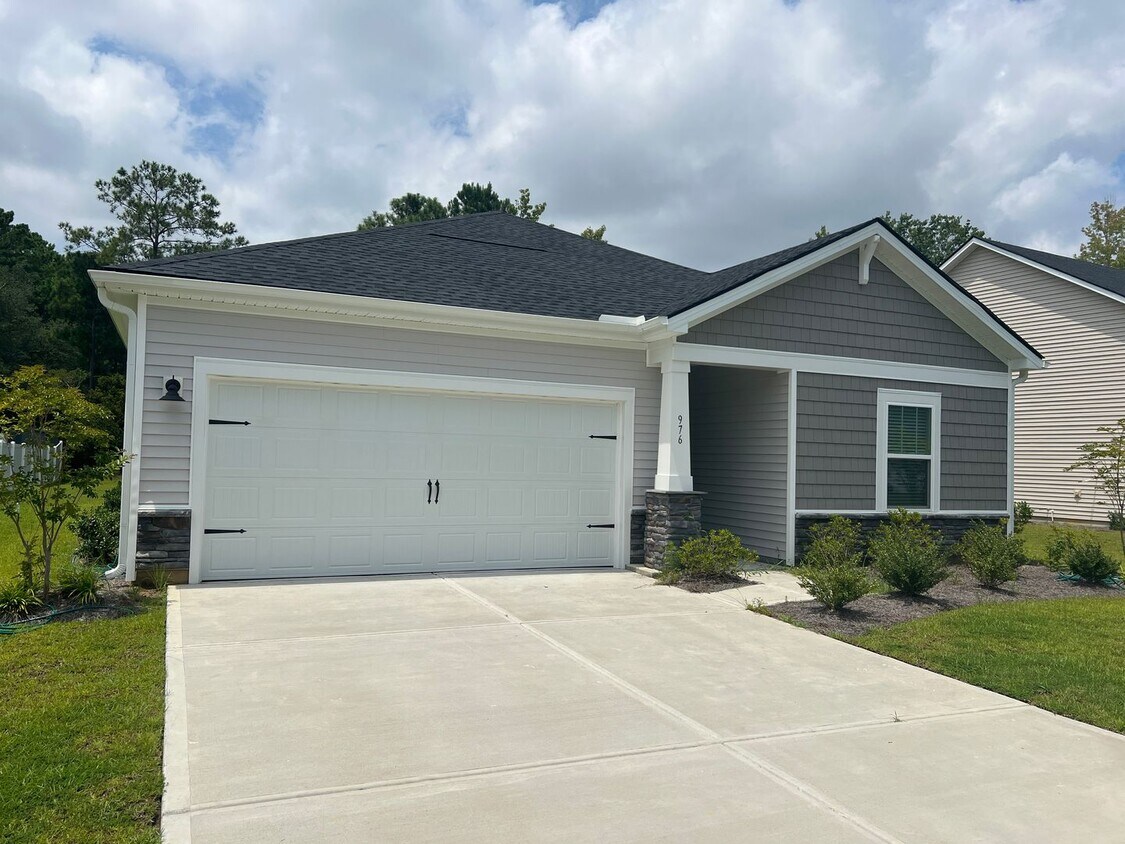 Foto principal - Little River like-new Three-Bedroom Home, ...