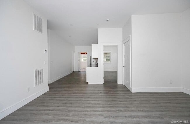 Foto del edificio - 2676 W Main St