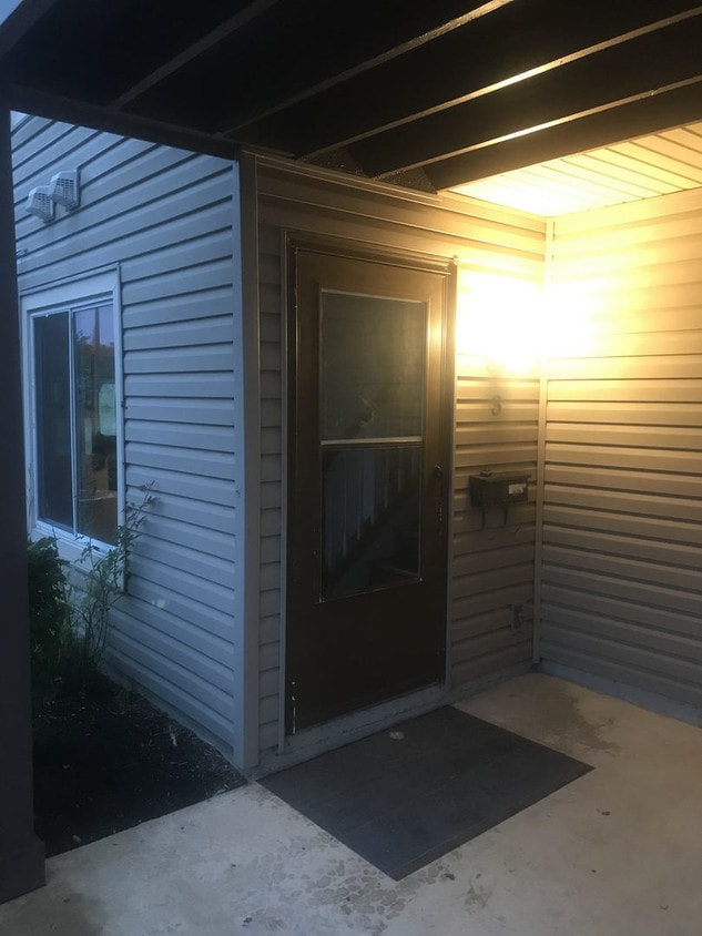 Foto principal - 1355 Kingsbury Dr