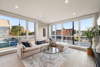 Building Photo - 2344 W Polk St