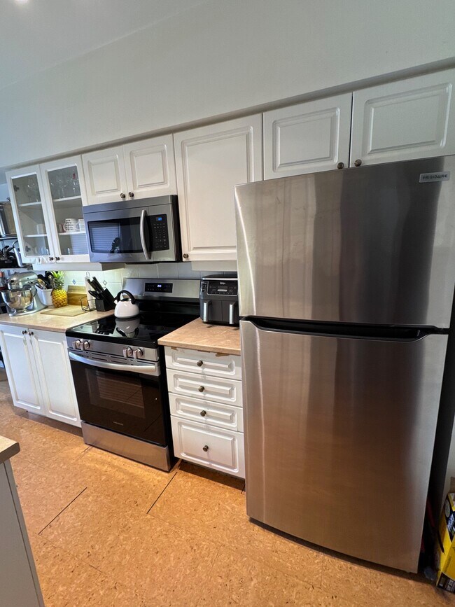 Building Photo - Executive Townhome Rental