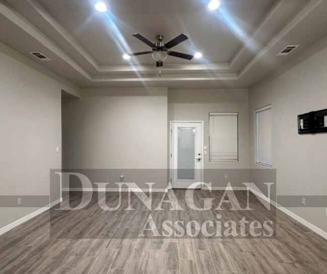 Foto del edificio - 4 Bedroom 2 Bath