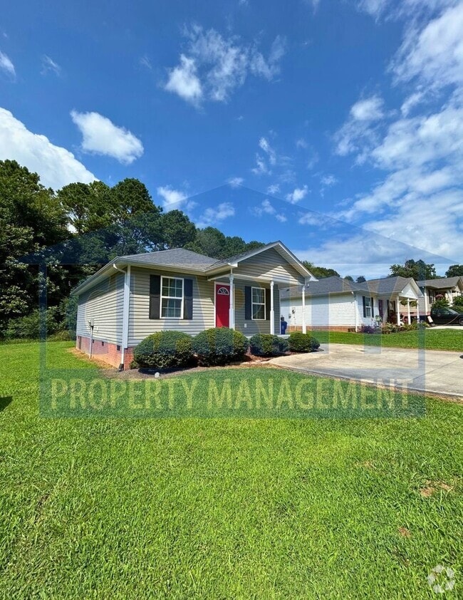 Building Photo - 541 Linda Dr SE