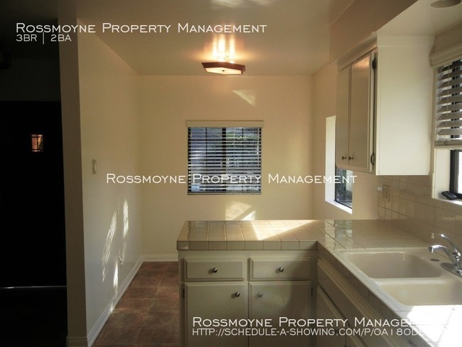 Foto del edificio - 3 Bed, 1.5 Bath Eagle Rock Spanish Style