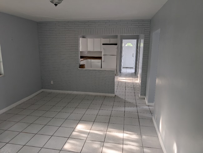 Building Photo - 1316 Holmes Ave
