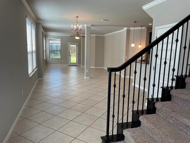 Foto del edificio - 400 Hummingbird Ln