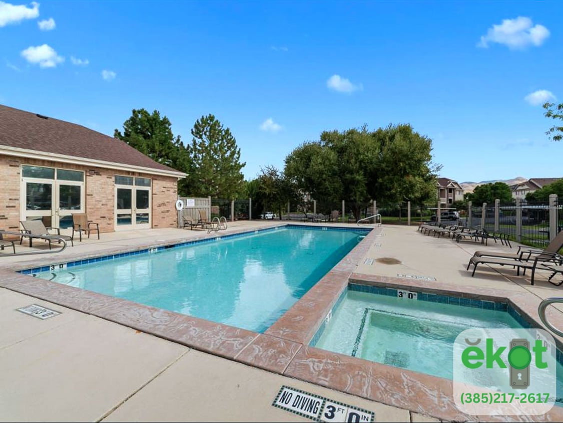 Foto principal - 8176 N Cedar Springs Rd