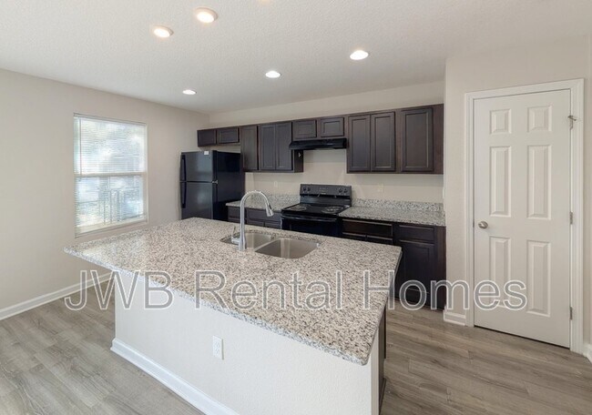 Building Photo - 452 Malcross Ave